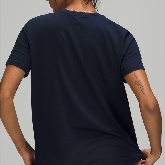 Lululemon Love V Neck Tee in True Navy - Picture 2 of 5